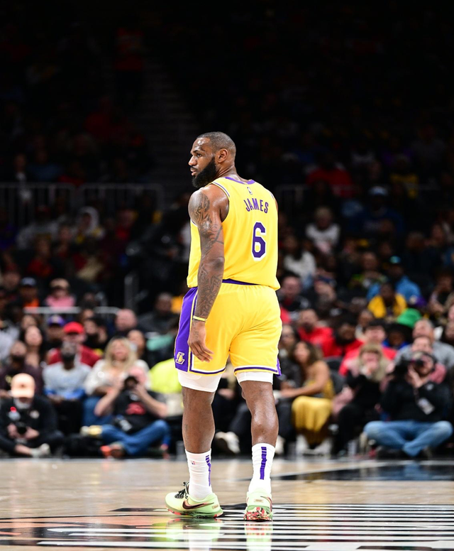 利物浦决定出售萨拉赫，高层认为其已造成不可挽回损失，计划启用塞梅尼奥替代。（利物浦将出售萨拉赫：高层称影响已难挽回，拟启用塞梅尼奥接替）