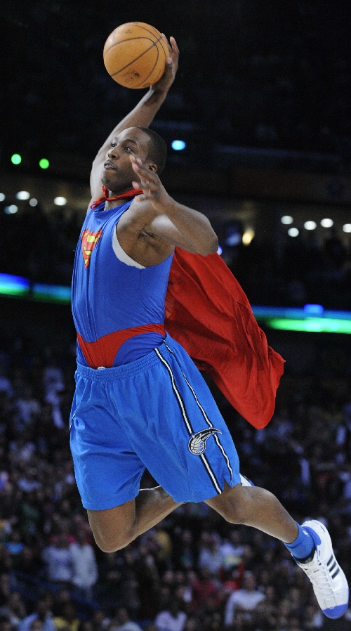 马德兴：有关方面对王洪亮带队0-3巴西不满，却对女足0-8沉默（马德兴：王洪亮率队0-3不敌巴西遭质疑，女足0-8却无人置评）