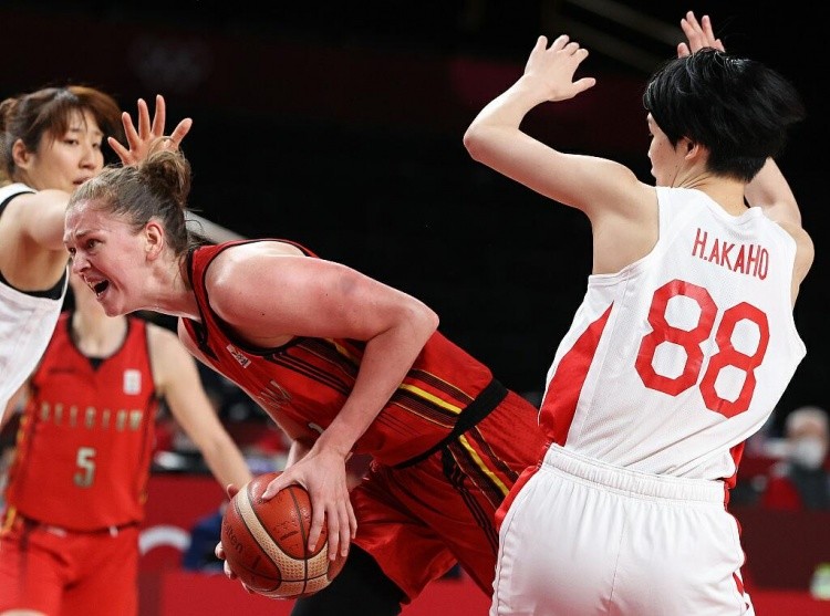 本赛季限制对手在6英尺内最低命中率：戈贝尔46%领跑（本季对手6英尺内命中率最低榜：戈贝尔以46%居首）