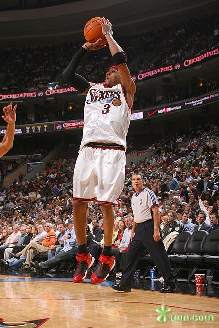 因右踝发炎，朗尼克取消了担任阿森纳vs拜仁解说嘉宾的计划（受右踝炎症影响，朗尼克取消参与阿森纳vs拜仁解说）