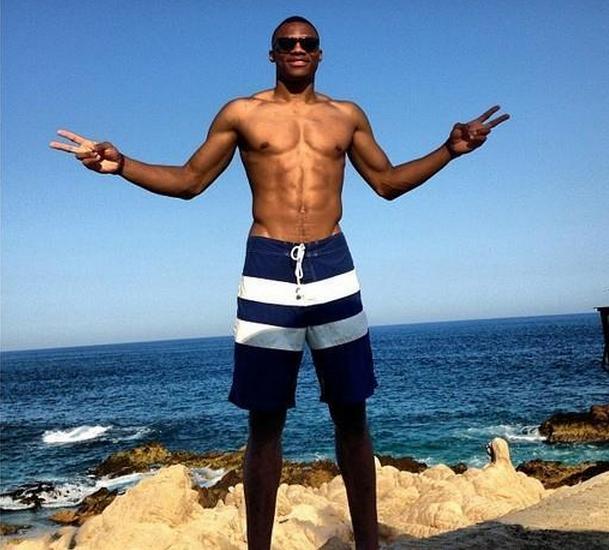 李霄鹏：希望球队能发挥出应有水平，明天奉献一场精彩的比赛（李霄鹏：盼球队打出应有水准，明日献上精彩一战）