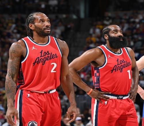 他用一节比赛带走悬念（他单节发力终结悬念）