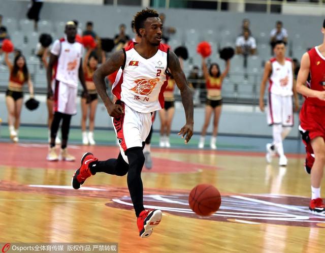 法媒：巴黎与于帕的经纪人关系密切，若他不续约会尝试免签（法媒：巴黎与于帕经纪团队关系良好，若续约搁浅将寻求自由身引进）